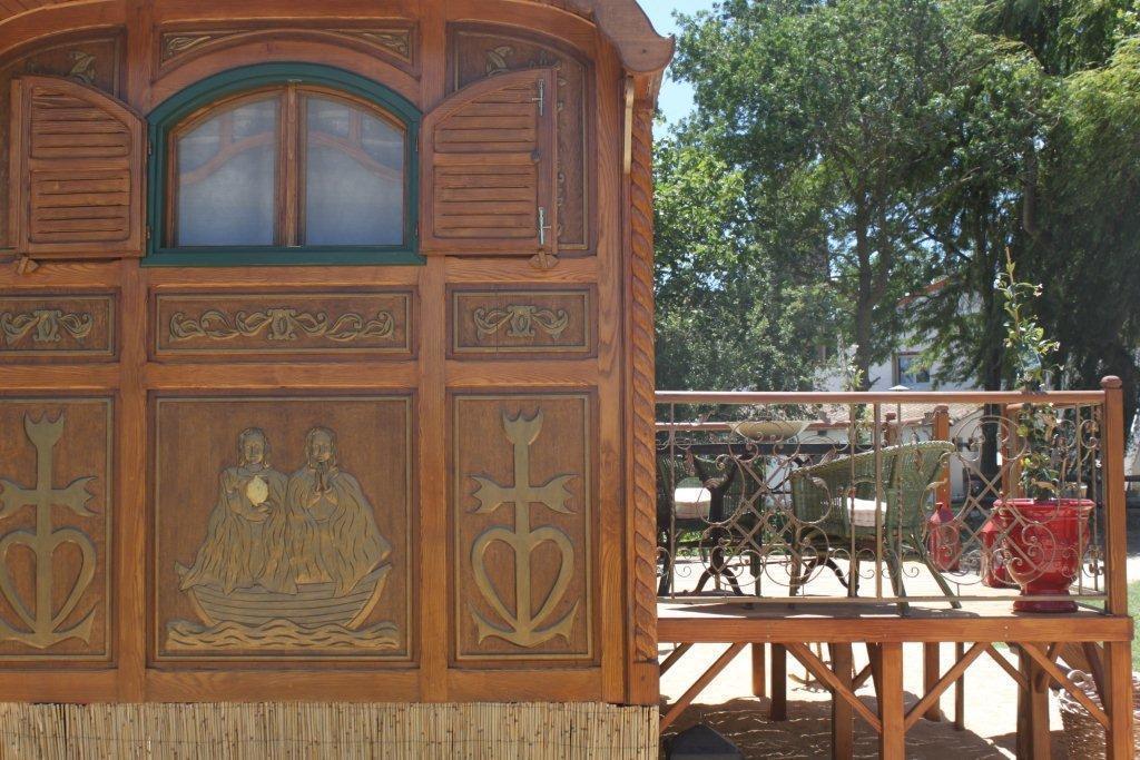 La Roulotte "Les Saintes" Bed & Breakfast ภายนอก รูปภาพ