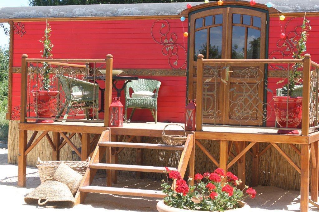 La Roulotte "Les Saintes" Bed & Breakfast ภายนอก รูปภาพ